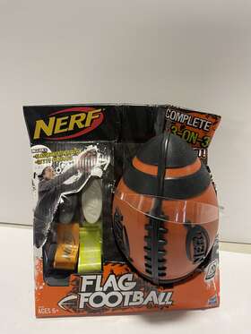 A0360 Hasbro Nerf Flag Football With 12 Easy Clip Flags New Damaged Box