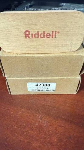 42300 Riddell New Football Brush