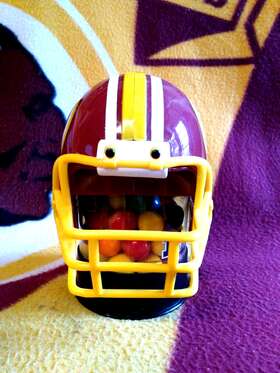9528294030 Team Nfl Washington Redskins Mini Helmet Gumball Piggy Bank - Height 7 Inch