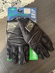 Cutters Gamer 4.0 Padded Receiver Football Gloves Size Medium Adult Nwt. Fixed Price $35.00.