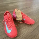 Nike Junior Mercurial Vapor 16 Academy Boys' Soccer Cleats Us 5Y Pink Size. Fixed Price $41.25.