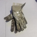 Under Armour Boy Sua F9 Nitro Football Receiver Gloves Tan Camo Size Youth Large. Fixed Price $15.99.